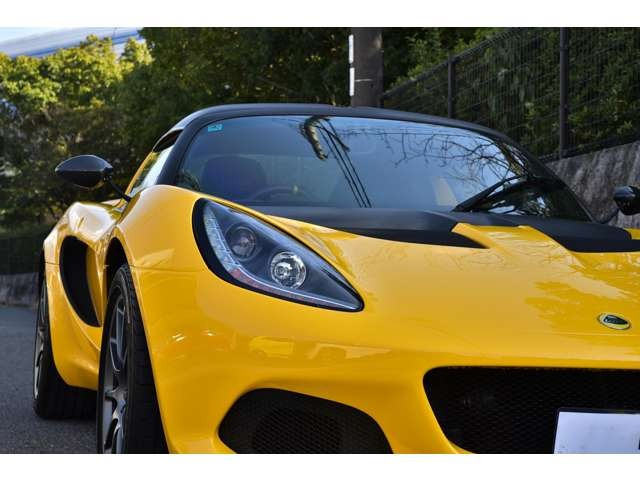 【自社認証整備工場保有】近畿陸運支局認証整備工場(奈1591)を自社にて完備致しております、また、輸入車熟練整備士がお客様のお車を長年の経験を元に、真心をもって整備点検を行います。