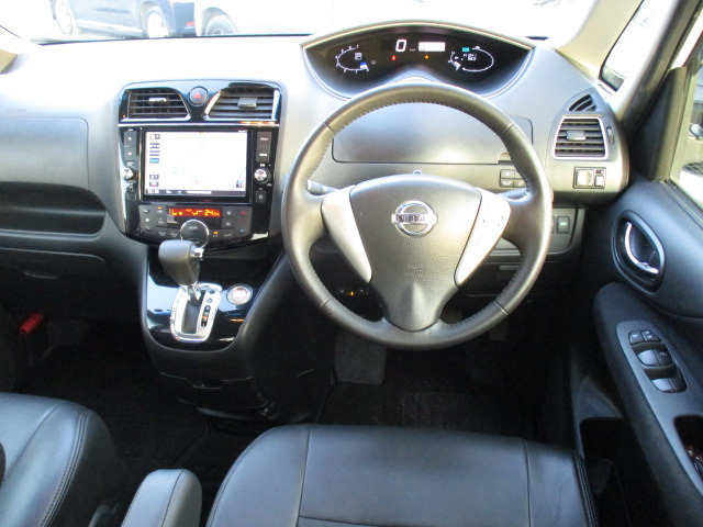 セレナ2.0 ハイウェイスター S-HYBRID アドバンスドセーフティパッケージ