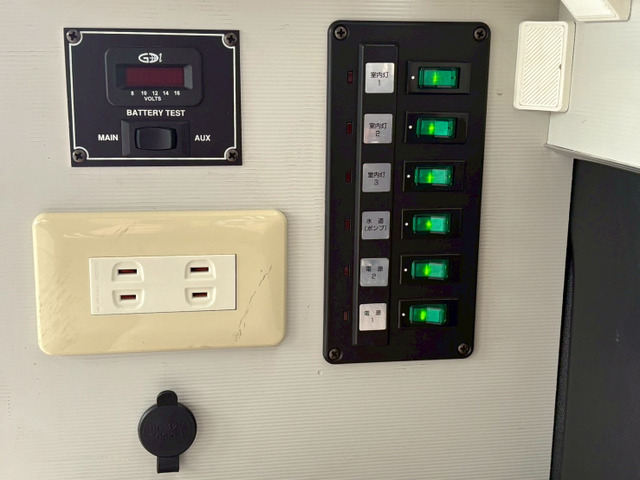 �d���v �W���X�C�b�` 12V�V�K�[�\�P�b�g 100V�R���Z���g