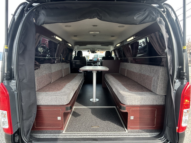 大きなバックドアで荷物の出し入れも楽々です!