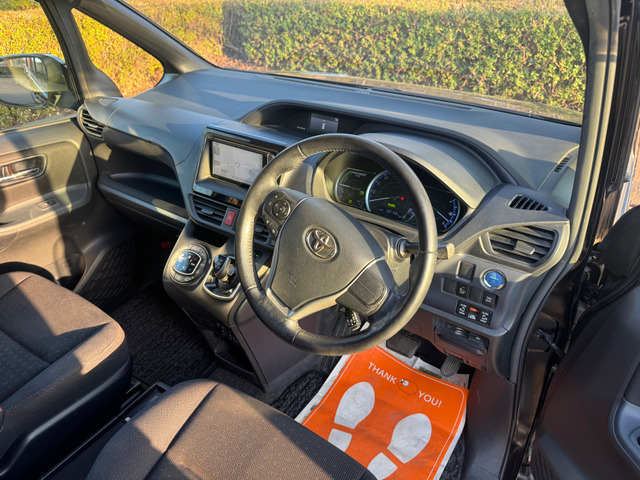 ヴォクシー1.8 ハイブリッド V