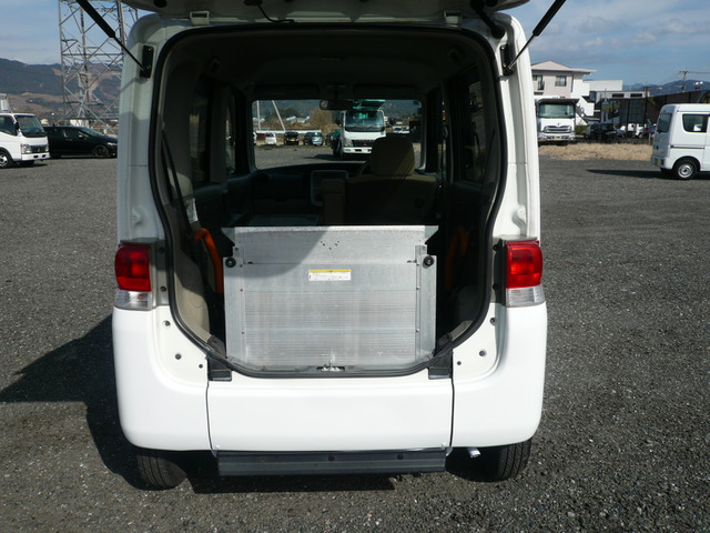 ���̕����ԗ��́A�Ԃ����E�X���[�p�[�ł�?���A�Ȃ��Ȃ��d�l�ׁ̈A3�l���ɂȂ�܂��B(�O��:2�l�E���:�Ԃ����̕�(1))