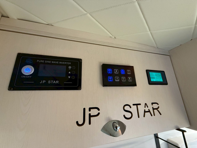 �o�b�e���[���j�^�[ �d���i�W���p�l�� �C���o�[�^�[�����[�g�X�C�b�`