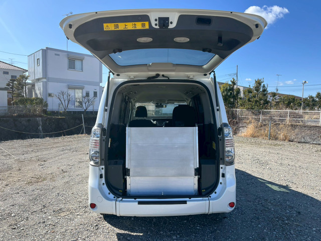 ヴォクシー2.0 X Lエディション ウェルキャブ サイドリフトアップシート