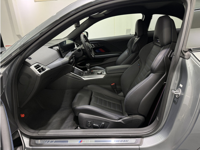 ���ǎ��A���Ԃ����T���Ȃ�JU�K���̔��X�̓��X�ɂ��C���������B�c�ƃX�^�b�t�S�����u���Îԍ���Z�\�m�}�C�X�^�[�v�u���Î����Ԕ̔��m�v���i��ۗL�B�������ڂŎd���ꂽ�ǎ��Ȏԗ���̔����Ă���܂��B