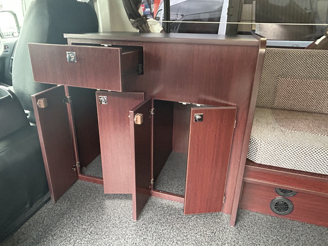 キッチンスペースの下は収納となっています!