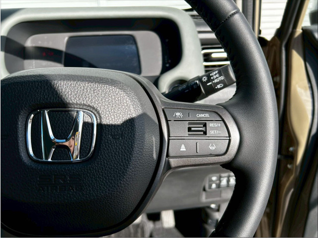 �A�_�v�e�B�u�N���[�Y�R���g���[�����ځ��A�N�Z���y�_���𓥂܂��ɐݒ肵���ԑ���ۂ��Ƃ��ł��܂��B�����^�]�⃍���O�h���C�u�Ŋ��􂵂܂�!