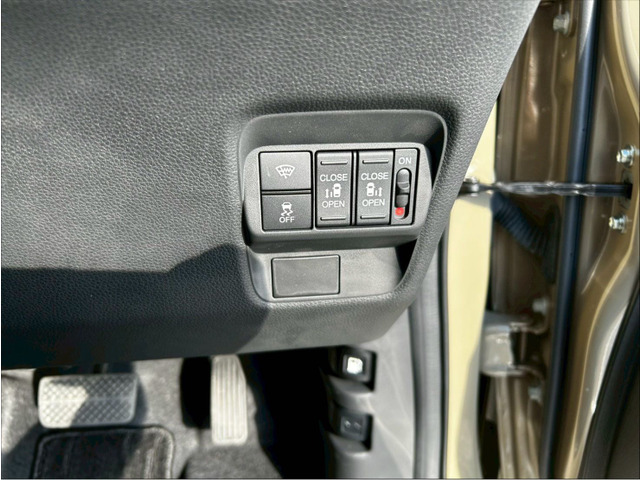 �����p���[�X���C�h�h�A�A�V�[�g�q�[�^�[�t����