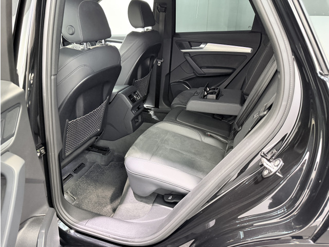 �t�@�~���[���[�X�̎ԗ��ŗǂ���������O�Ȕw�ʂ̉���⏝���w�ǗL��܂���B�㕔���ȂɃA�[�����X�g���p�̃J�b�v�z���_�[��A���E�Ɨ����E���x���߃V�[�g�q�[�^�[�ȂǏ[���̑������������܂��B