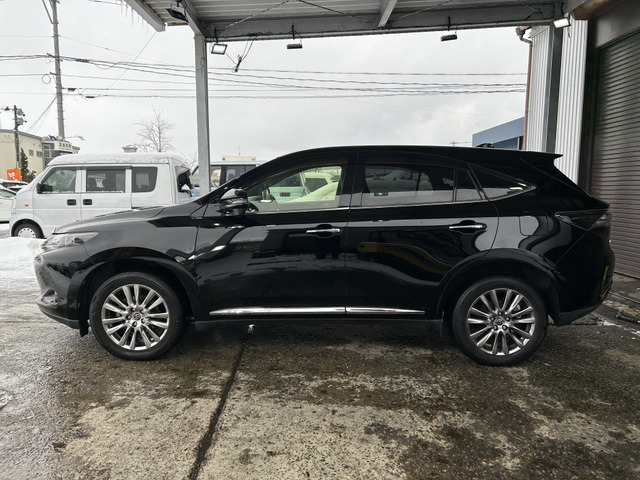 �y�x�����z���i�X�z���Ԃ������������܂��āA���ɗL�������܂��B�݌Ɏԗ��ɂȂ�܂��̂ŁA���񂲓s���̋X�������ɁA���ɗ��ĉ������B���X�\��������ƁA���ē����X���[�Y�ł��B