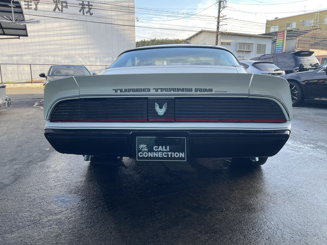 3ヶ月・3000kmの無料保証付きです。エンジン、ミッション等の修理の際に金額が大きくなりがちな箇所も無料修理で安心です。最大3年までの有料保証も取り扱っております。