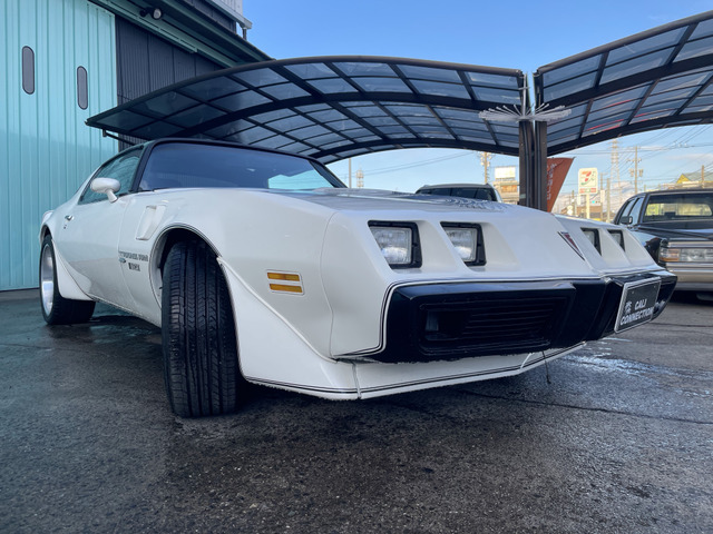 外装仕上げ、磨き、破水仕上げ、内装クリーニング致します。専門の担当者がしっかり仕上げ、納車させて頂きます。