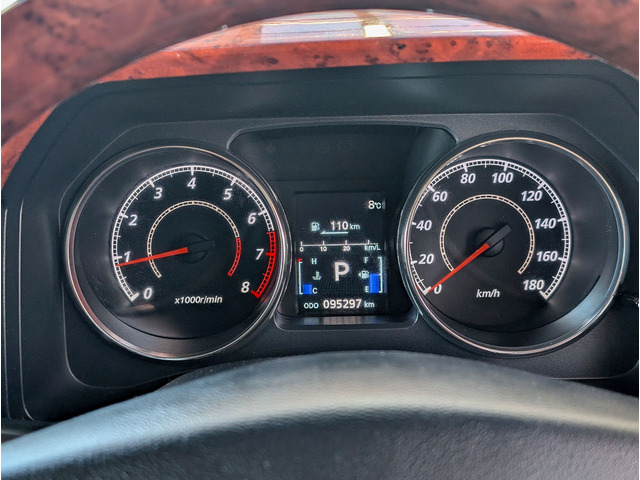 �Z���^�[���ɂ͓_�������̂��m�点�╽�ϔR��Ȃǂ̏���\������C���t�H���[�V�����f�B�X�v���C��������Ă܂��B�e����p�f�[�^�[���\������֗��ł��B