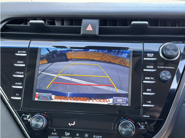 �o�b�N�J�����Œ��Ԃ����S��