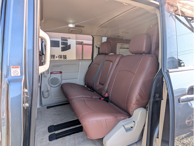 8�l���Ȃ̂ŃZ�J���h�V�[�g�̓x���`�^�C�v�B�Ԓ����Ȃǂ��y���߂�̂Ől�C�ł���B