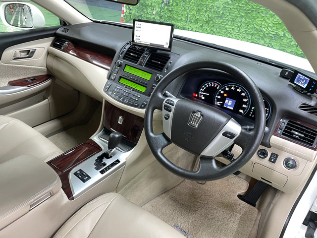 ★徹底した外装クリーニング★エンジンルームの徹底クリーニング 細かい隙間の汚れも歯ブラシを使い徹底クリーニング ドアの内側も徹底クリーニング