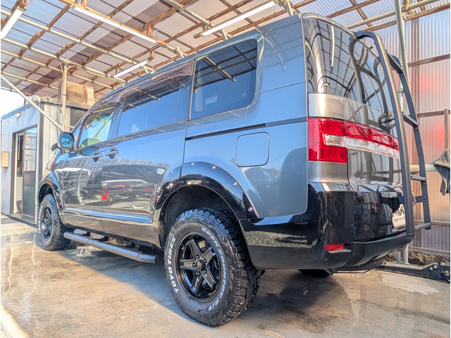 �O��o���p�[�̃Z���^�[���̓m�[�}�����ƃV���o�[�ɂȂ�܂��B��̊������o���邽�߂Ƀ}�b�g�u���b�N�Ƀy�C���g���܂����B�����}�b�h�K�[�h�����H���鎖�Ń��t�g�A�b�v���������Č����܂���