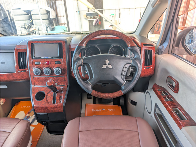 �K���X���傫�������炵�̗ǂ��^�]��&����Ȃł��B�ڐ��������Əa�؂Ⓑ�����^�]�Ȃǂł͋C�����ɂ��]�T���o�Ĕ��̌y���ɂ��Ȃ�܂���B�V�i��t�����E�b�h���̃p�l�����u���E���̃V�[�g�J�o�[�ƃ}�b�`���Ă܂��B