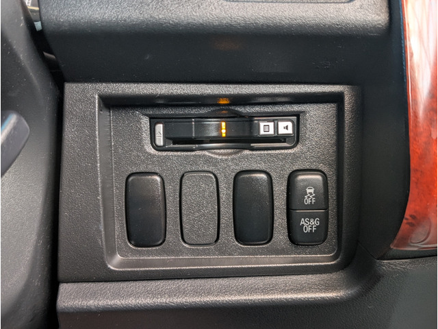 ETC�ԍڊ�͉^�]�Șe�Ƀr���g�C������Ă܂��B�肪�͂��₷���ʒu�Ȃ̂ŃJ�[�h�̏o����������Ղ��ł��B