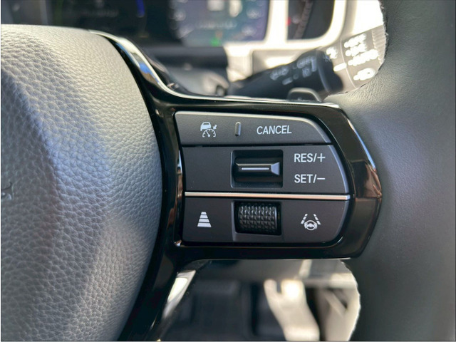 �A�_�v�e�B�u�N���[�Y�R���g���[�����ځ��A�N�Z���y�_���𓥂܂��ɐݒ肵���ԑ���ۂ��Ƃ��ł��܂��B�����^�]�⃍���O�h���C�u�Ŋ��􂵂܂�!