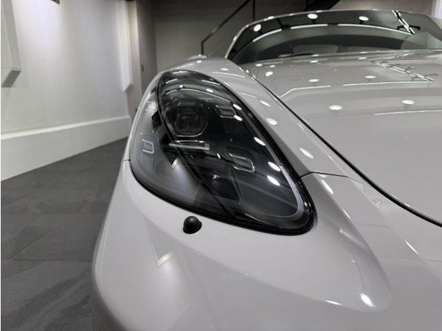 PDLS(�|���V�F�_�C�i�~�b�N���C�g�V�X�e��)�̓n�C/���[�r�[������ѕ⏕���A4�X�|�b�g�̃f�C�^�C�������j���O���C�g�͑S��LED�ō\������Ă��܂��B�܂��e�[�����C�g��LED���j�b�g�𑕔����Ă��܂��B