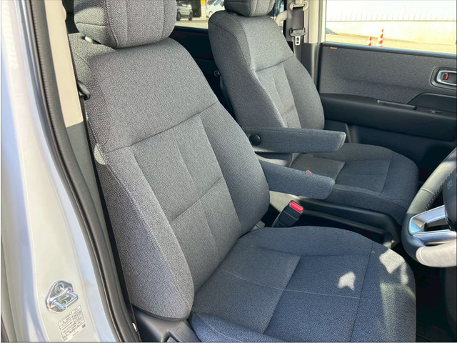 �^�]�ȃV�[�g���g�p�������Ȃ��A�ǍD�ȏ�ԂƂȂ��Ă��܂��B���J�Ɏg���Ă������Ƃ��悭�킩��܂���