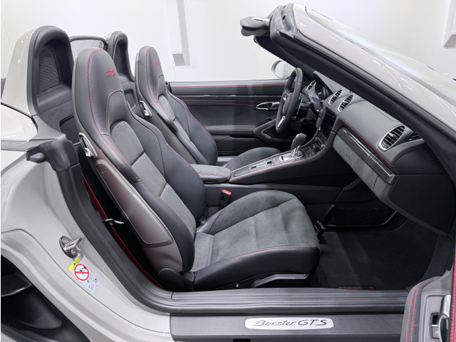 ���ǎ��A���Ԃ����T���Ȃ�JU�K���̔��X�̓��X�ɂ��C���������B�c�ƃX�^�b�t�S�����u���Îԍ���Z�\�m�}�C�X�^�[�v�u���Î����Ԕ̔��m�v���i��ۗL�B�������ڂŎd���ꂽ�ǎ��Ȏԗ���̔����Ă���܂��B