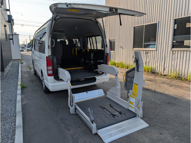 ハイエースコミューター