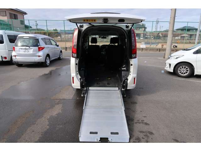 ノア2.0 X ウェルキャブ スロープタイプI 車いす2脚仕様 4WD