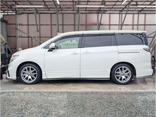 NISMO���T�C�h�G�A�����X�|�[�e�B�[�Ȉ�ۂ̃T�C�h�r���[�ł��B���̃t�H�������X�ɋ�������悤�ȃf�U�C���̃z�C�[���Ƃ̃}�b�`���O�����E�߂̃|�C���g�ł���