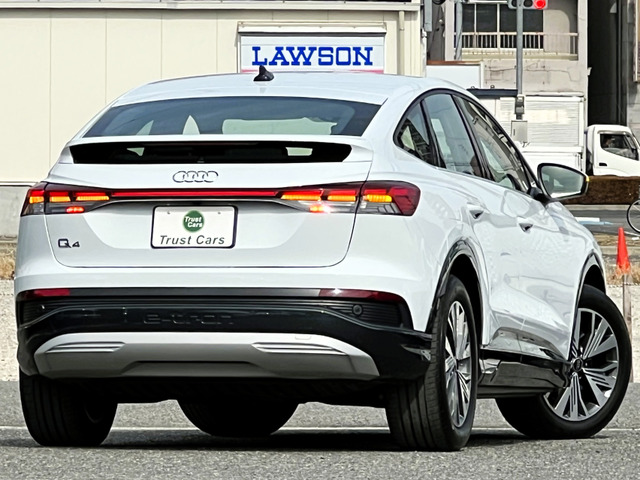 Q4スポーツバックe-tron40 アドバンスド