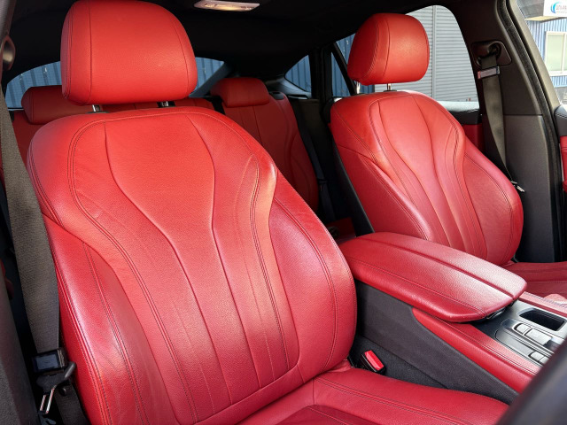 赤レザーシート