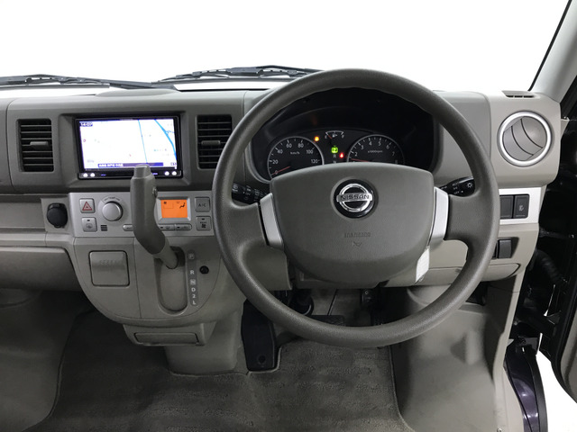 �y�W���ԗ��ɂ��āz �ቿ�i���������邽�߁A���ׂȏ��Ȃǂ͏C�������ɓW�����Ă���ꍇ���������܂��B�ł��邾�������������Ē����悤�ɂ��Ă���܂����A���s���ȕ��̓X�^�b�t�܂ł��q�˂��������B