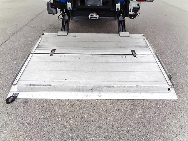 極東開発製格納パワーゲート