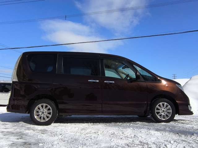 セレナ2.0 ハイウェイスター V エアロモード+Safety II 4WD