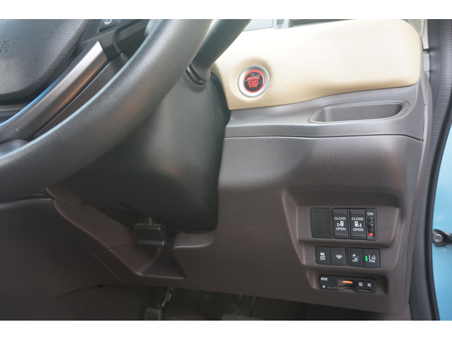 フリード1.5 G 助手席サイドリフトアップシート