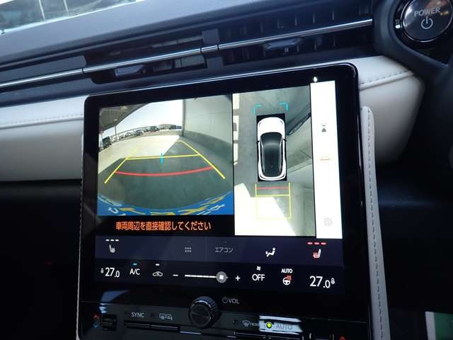 ���p�m���~�b�N�r���[���j�^�[��4�̃J�������瓾���摜���ԗ�������猩���낵���悤�ȉf���ŕ\�����邱�ƂŁA�ԂƘH�ʂ̒��Ԙg�̊֌W����ڂŊm�F�ł��܂���