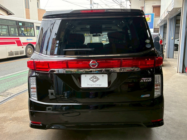 �o�b�N�J�����A�A���E���h�r���[���j�^�[�t���ł��B