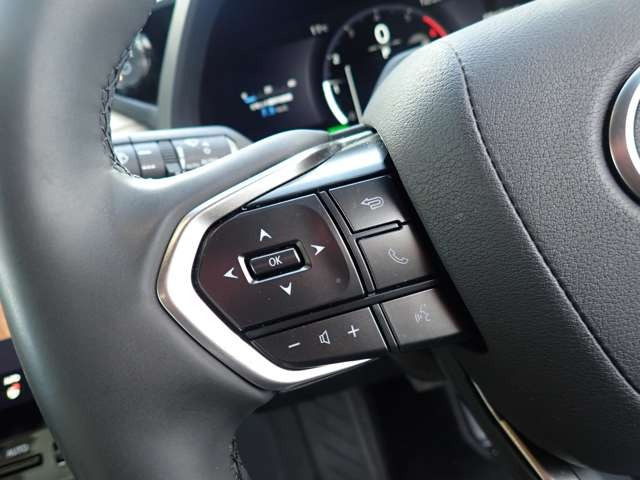 ���X�e�A�����O�X�C�b�`���͏�񑀍�n�ƃI�[�f�B�I�A�n���Y�t���[���쁙