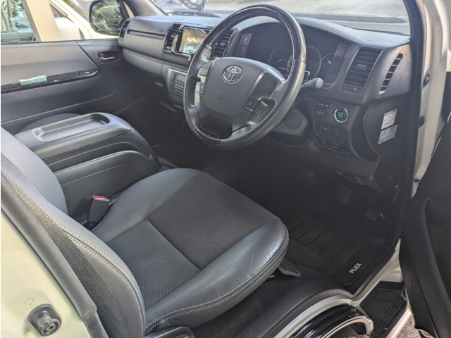 程度のよい運転席周りは、前オーナー様が丁寧に扱ってくれたからこそ!