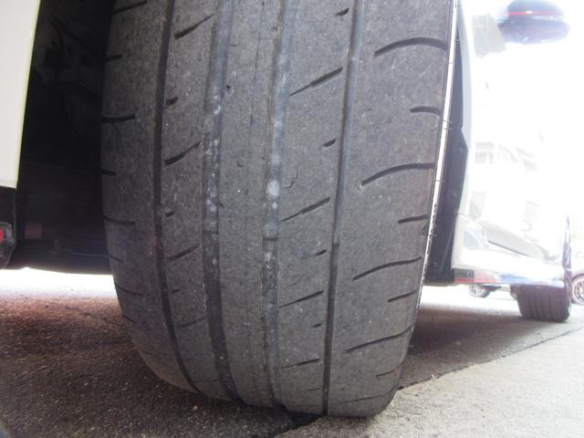 左前タイヤ!フロントは245/40R19