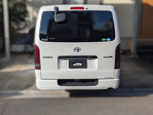 テールランプも変更済みで、より引き締まったリヤビューです。