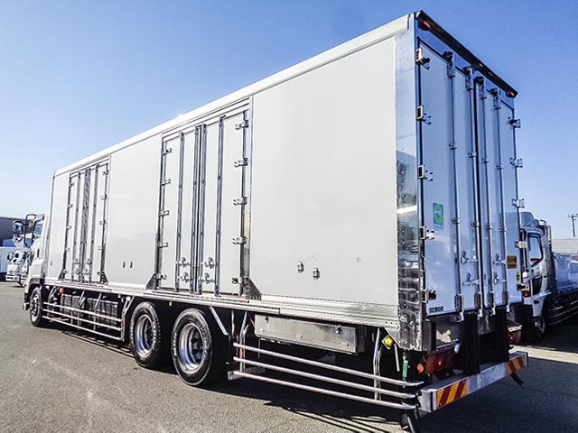 ギガ冷凍冷蔵車