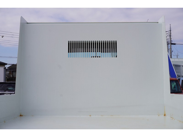 �V�Ԓ����������Ă���܂��B���g�p�̎ԂȂǂ����Ŕ[���������g���b�N����������u���Ă���܂��̂ł������������B