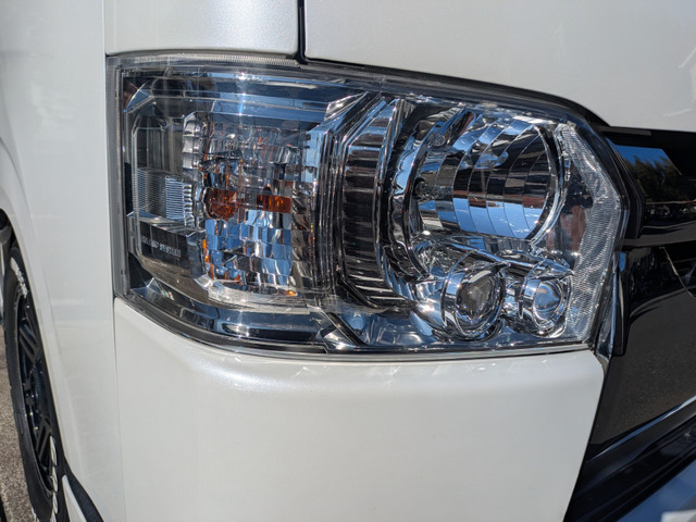 右側ヘッドランプです