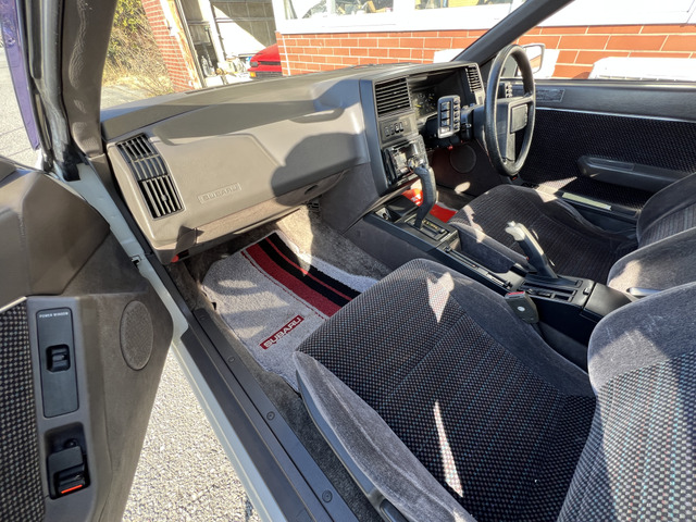 年代物の為、多少の使用感はありますが、30年以上前の車でこのコンディションはかなり良好です♪