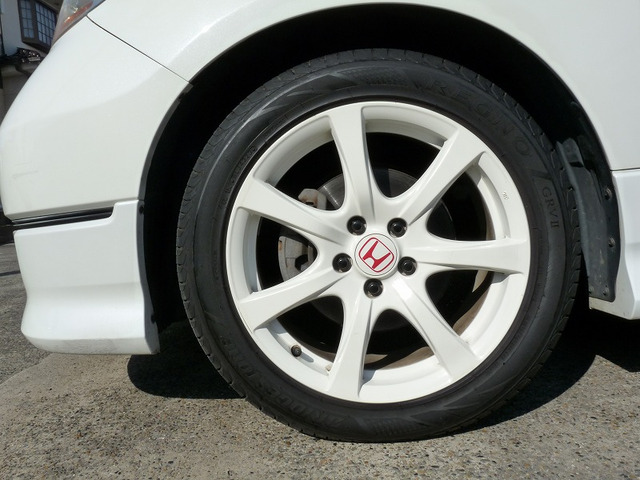 �f�U�C���̗ǂ��z���_�V�r�b�N�^�C�vR(FD2)18�C���`�A���~�z�C�[�������ς݂ł��B�܂��^�C���̓u���W�X�g�����O�m23�N��