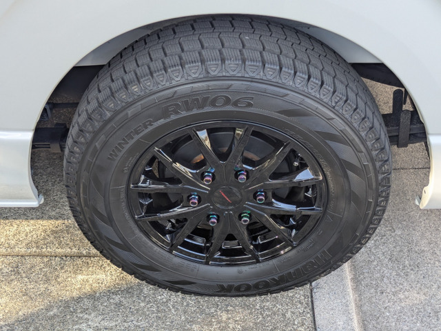 �^�C���ƃz�C�[���̏�Ԃł��B1��km�قǑ��s�̉ă^�C��&�����z�C�[���ɂ��邱�Ƃ��\�ł��B�ڍׂ͂��⍇��������