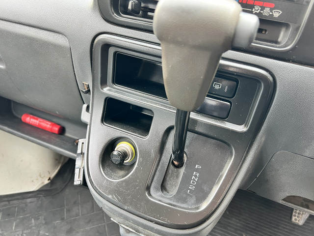 �g���b�N�̎Ԍ��␮���A�̔��������Ă���܂��B���^�����^�܂ł��Ή��\�ł��B