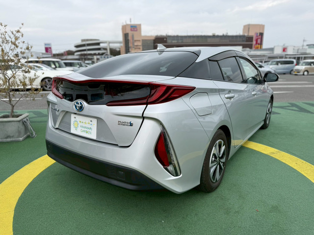 プリウスPHV1.8 S